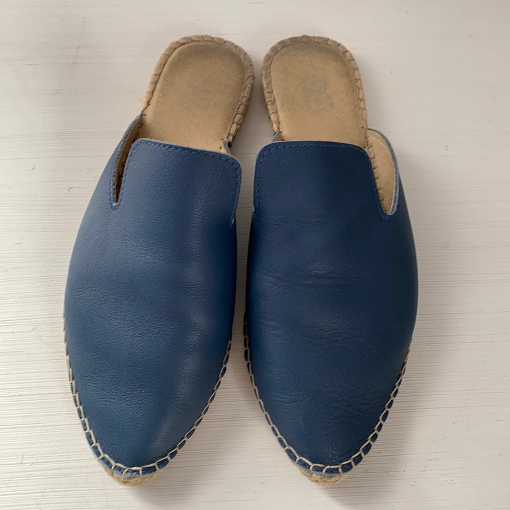 8 women’s leather blue mules